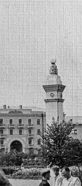 На площі Сталіна (пізніше – Миру, Визволення)