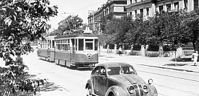 Трамвай і спорткар у Кривому Розі