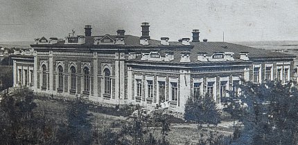 Будівля театру та школи Галківської копальні