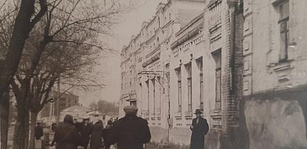 Будинок на розі вулиць Поштової та Лермонтова