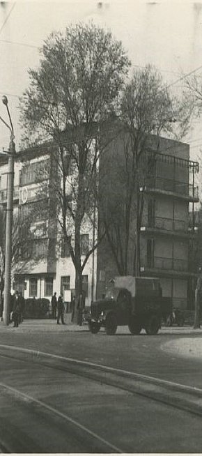 На перехресті проспекту Металургів та нинішньої вулиці Вадима Гурова, 1970-ті