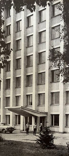 Будинок інституту Дніпрорудмашу (за оригінальним описом)