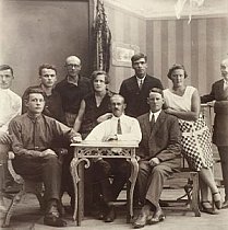 Групове фото невідомих