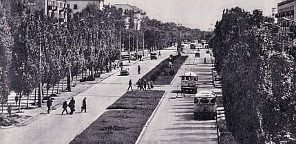 Соцмісто. Перехрестя проспекту Металургів з вулицею Соборності