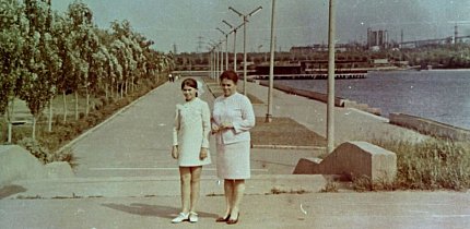 На набережній біля 