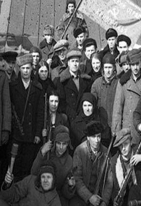 Група партизанів загону Криворіжжя на чолі зі своїм командиром