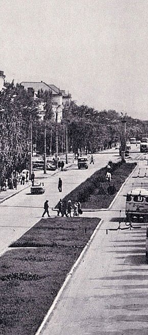 Соцмісто. Перехрестя проспекту Металургів з вулицею Соборності