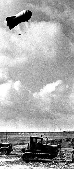 Дирижабль для підсвічування кар'єру Інгулецького ГЗК, 1965