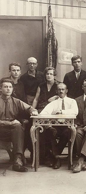 Групове фото невідомих