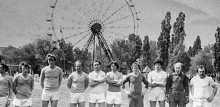 Стадіон та оглядове колесо у парку імені Павлова (Карачуни)