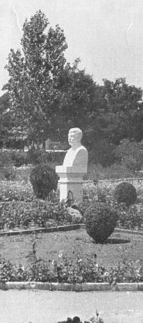 Бюст Йосипа Сталіна в парку Жовтневої рудні