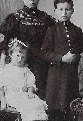 Поліна Хадак зі своїми дітьми