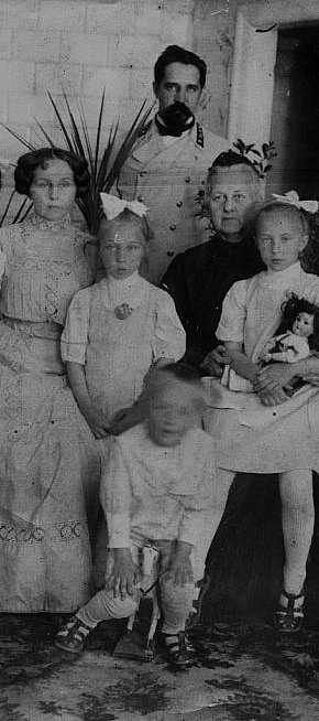 Сім'я директора криворізького комерційного училища В'ячеслава Морачевського