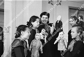 Репетиція вистави лялькового театру, 1949 рік
