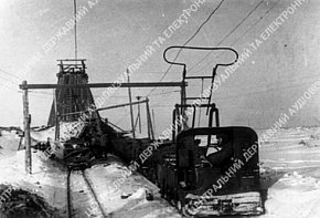 Вивезення руди електровозом із шахти «Північна», 1937 рік