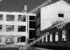 Руїни будинку, 1944 рік