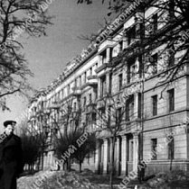 Відновлена будівля Криворізької міської Ради депутатів трудящих на вул. Леніна. 1947 рік