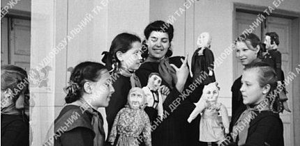 Репетиція вистави лялькового театру, 1949 рік