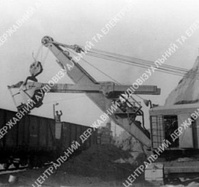 Завантаження руди у вагони на шахті імені Кірова, 10 вересня 1939 рік