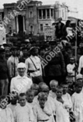 Демонстрація піонерів у м. Кривому Розі під час святкування Міжнародного дня молоді, 1922 рік