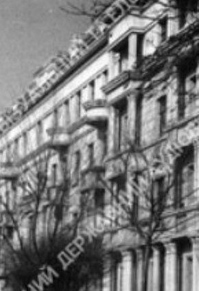 Відновлена будівля Криворізької міської Ради депутатів трудящих на вул. Леніна. 1947 рік