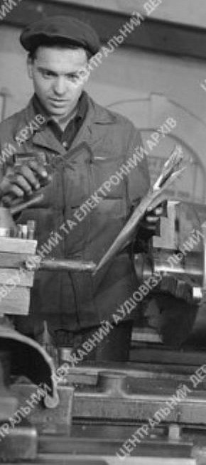 Токар Криворізького заводу, 1950 рік