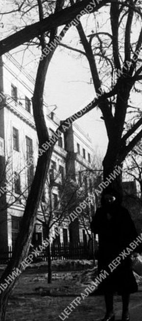 Відновлений житловий будинок на вул. Свято-Миколаївська, 1947 рік