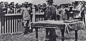 Видача заробітної плати на одному з криворізьких рудників, 1897 рік