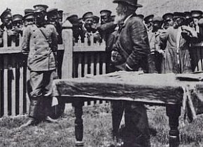 Видача заробітної плати на одному з криворізьких рудників, 1897 рік