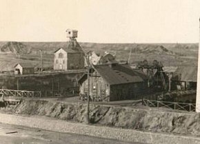 У 1908 році почала видобуток руди шахта «Центральна № 2»
