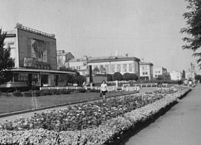 Кінотеатр «Жовтень» по вулиці Мусоргського (Романа Шухевича), 1970-ті роки