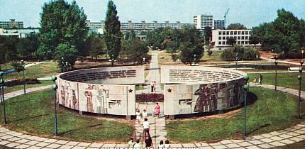 Стела Героїв, 1940-ві роки