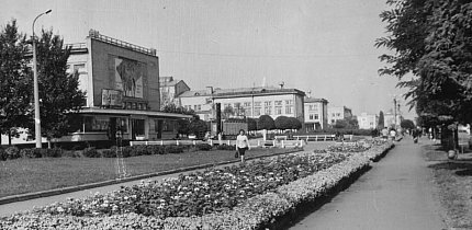 Кінотеатр «Жовтень» по вулиці Мусоргського (Романа Шухевича), 1970-ті роки