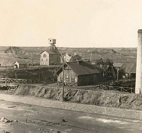 У 1908 році почала видобуток руди шахта «Центральна № 2»