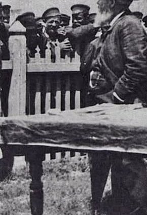 Видача заробітної плати на одному з криворізьких рудників, 1897 рік