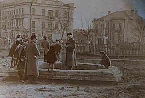 На перехресті проспекту Миру та проспекту Героїв-підпільників, кінець 1950-х - початок 1960-х