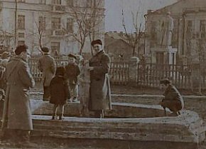На перехресті проспекту Миру та проспекту Героїв-підпільників, кінець 1950-х - початок 1960-х