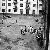 Вид двору з будинку 24 на вулиці Ватутіна, 1960-ті роки