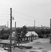 Вул. Ракітіна (Корнія Речмидила). Вид на Ленінський рудоремонтний завод, 1960-ті роки