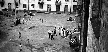 Вид двору з будинку 24 на вулиці Ватутіна, 1960-ті роки