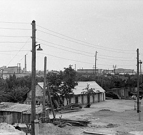 Вул. Ракітіна (Корнія Речмидила). Вид на Ленінський рудоремонтний завод, 1960-ті роки