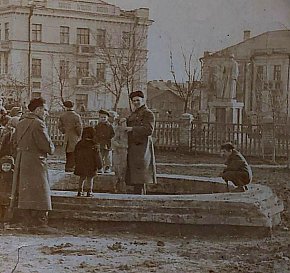 На перехресті проспекту Миру та проспекту Героїв-підпільників, кінець 1950-х - початок 1960-х