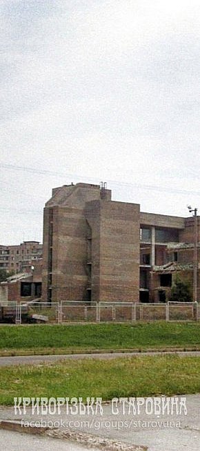 Руїни «Будинку побуту» на Спаській, 1990-ті роки