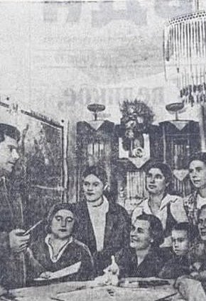 Агітатор В. В. Канівецький серед виборців. Кривий Ріг, 1939 рік. Газета «Дніпровська правда»
