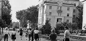 Соцмісто. Липневий день на проспекті Металургів, 1971 рік