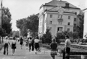 Соцмісто. Липневий день на проспекті Металургів, 1971 рік
