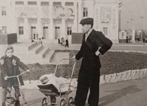 Сквер по вулиці Ватутіна, весна 1960-го року