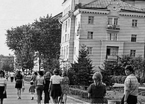Соцмісто. Липневий день на проспекті Металургів, 1971 рік