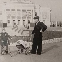 Сквер по вулиці Ватутіна, весна 1960-го року