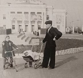 Сквер по вулиці Ватутіна, весна 1960-го року